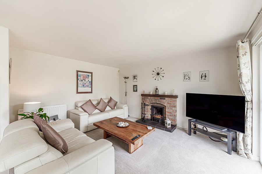 2 Moorfield Gardens