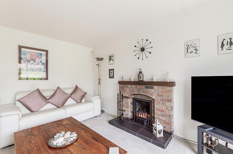 2 Moorfield Gardens
