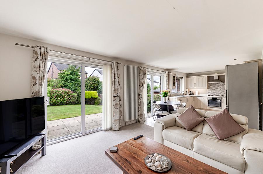 2 Moorfield Gardens