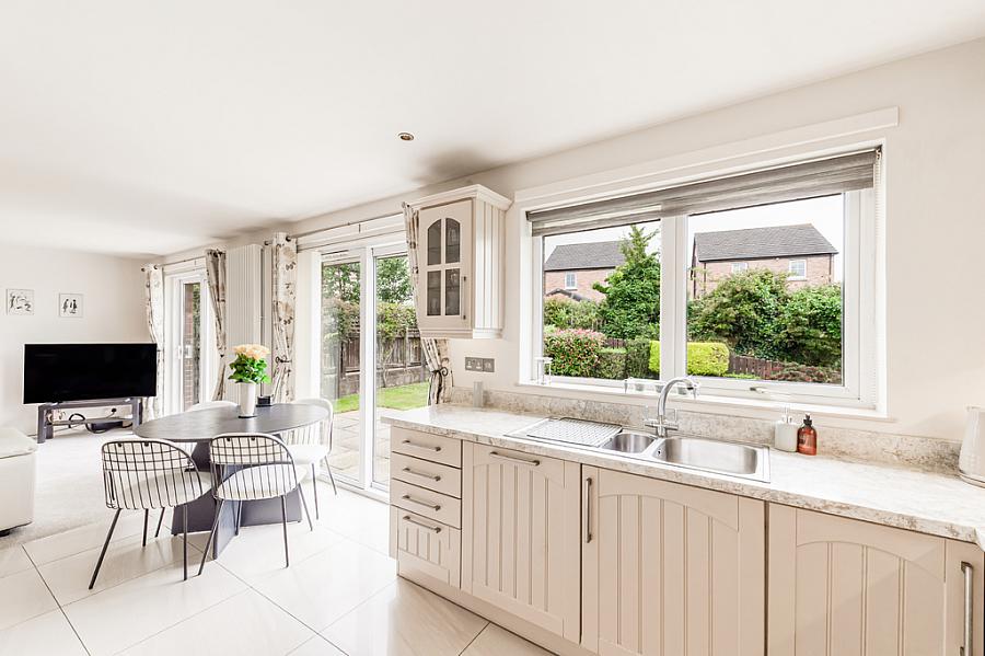 2 Moorfield Gardens