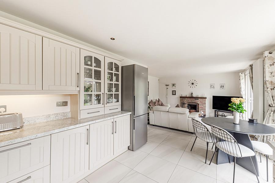 2 Moorfield Gardens