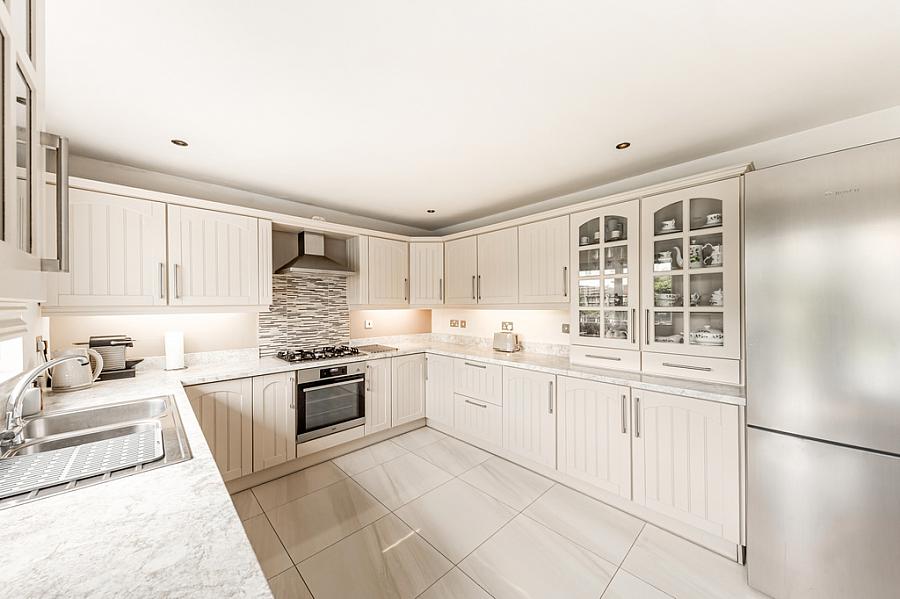 2 Moorfield Gardens