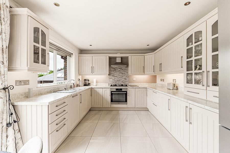 2 Moorfield Gardens