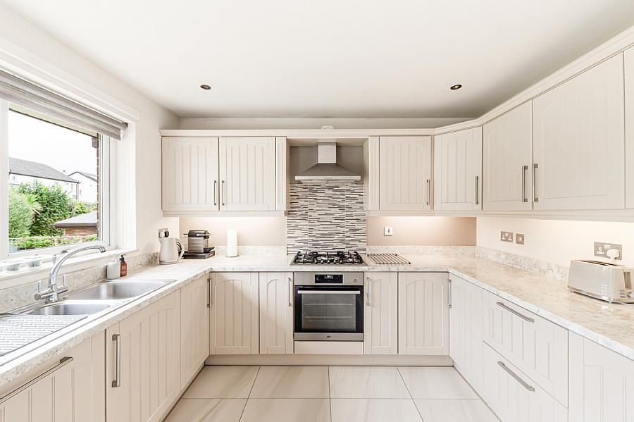 2 Moorfield Gardens