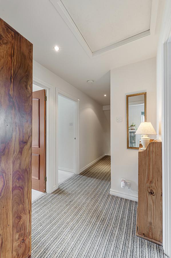 2 Moorfield Gardens