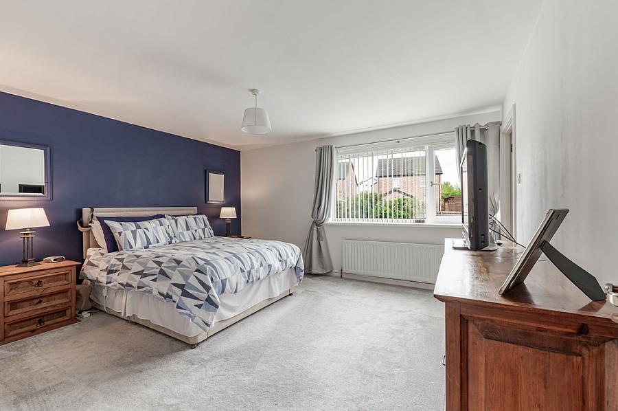 2 Moorfield Gardens