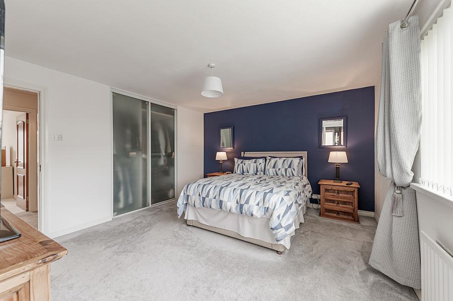 2 Moorfield Gardens