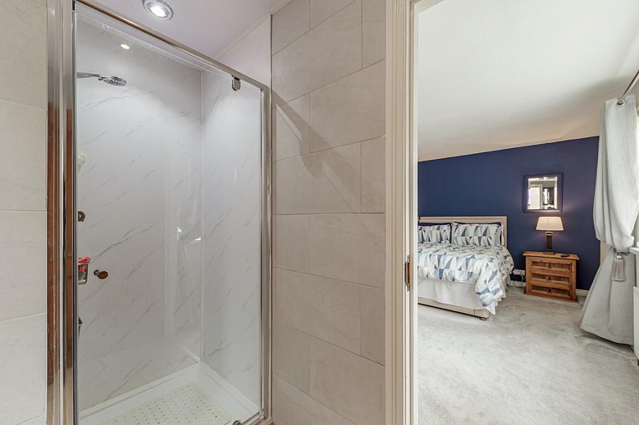 2 Moorfield Gardens
