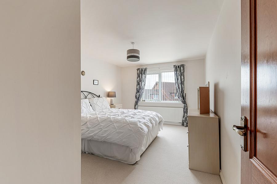 2 Moorfield Gardens