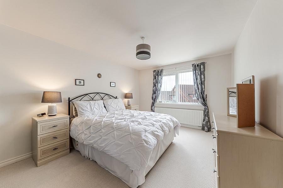 2 Moorfield Gardens