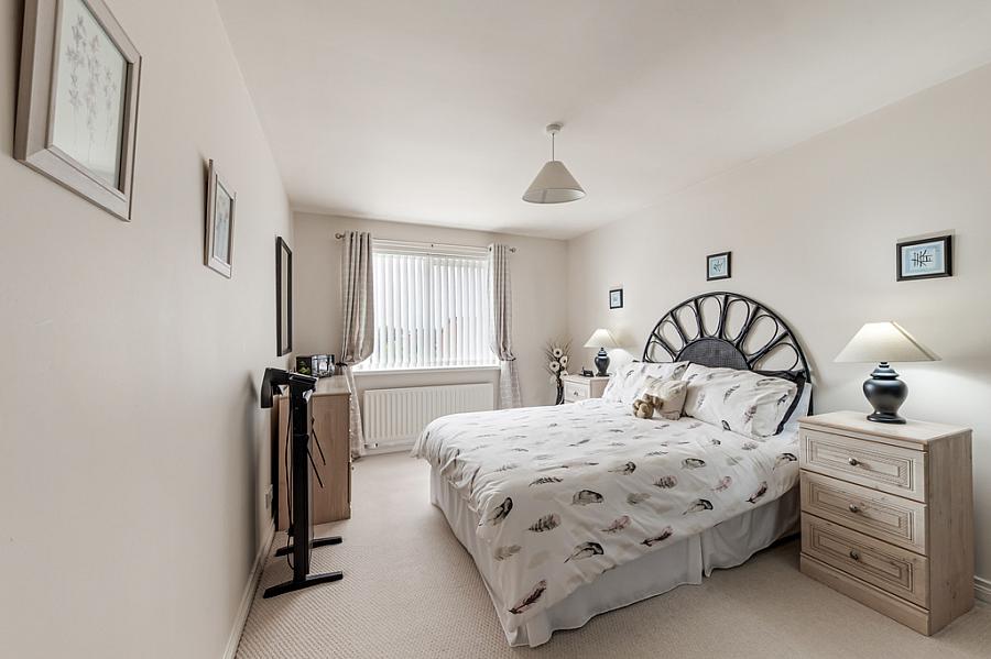2 Moorfield Gardens