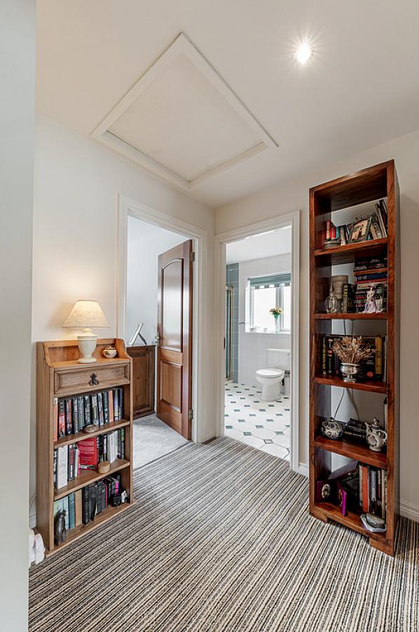 2 Moorfield Gardens
