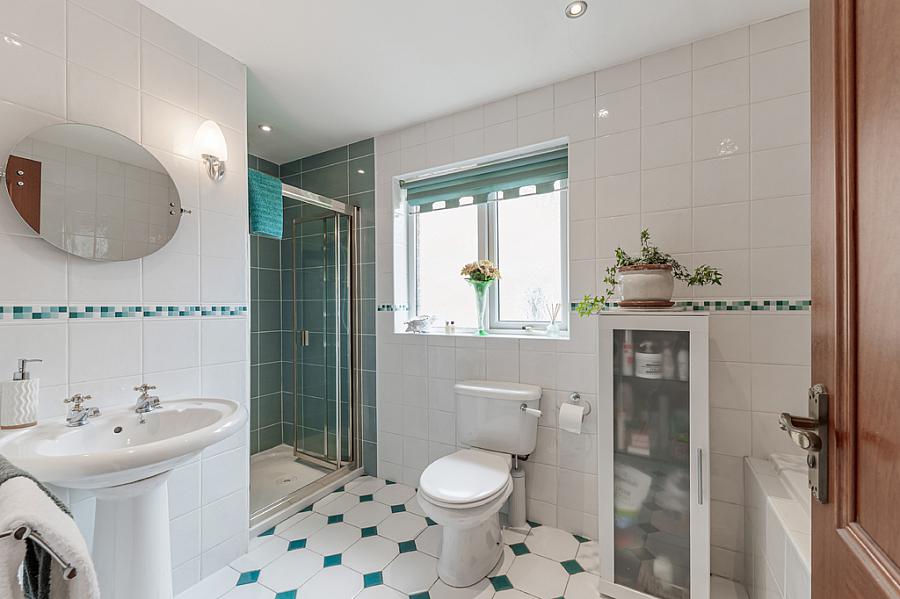 2 Moorfield Gardens