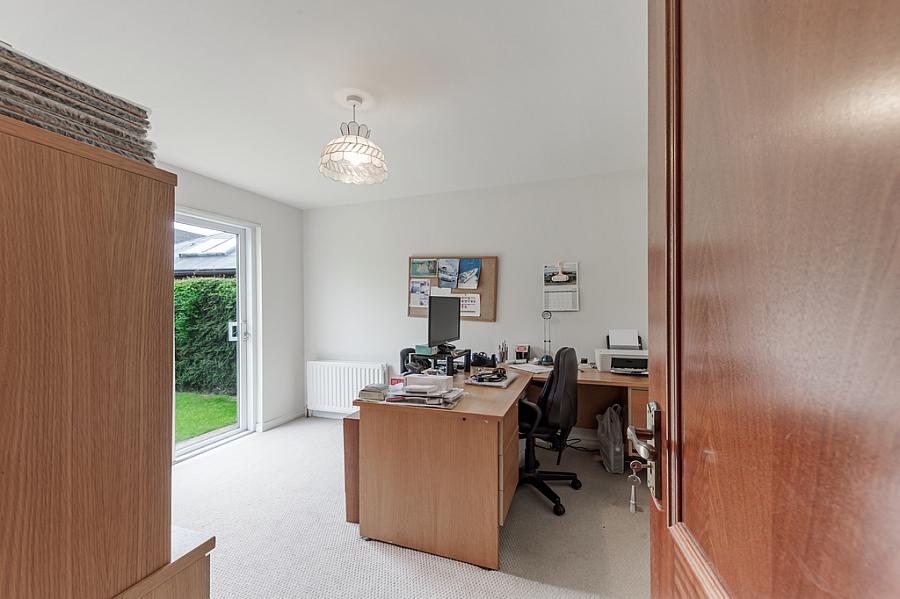 2 Moorfield Gardens