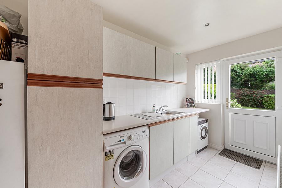 2 Moorfield Gardens
