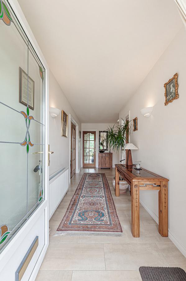 2 Moorfield Gardens