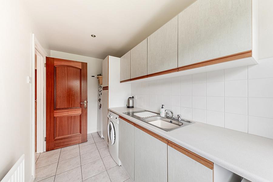 2 Moorfield Gardens
