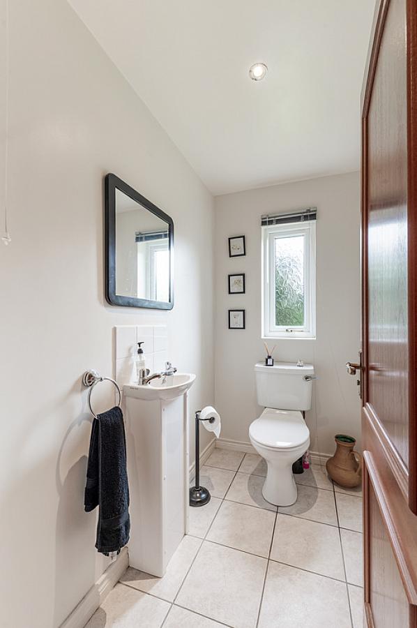 2 Moorfield Gardens