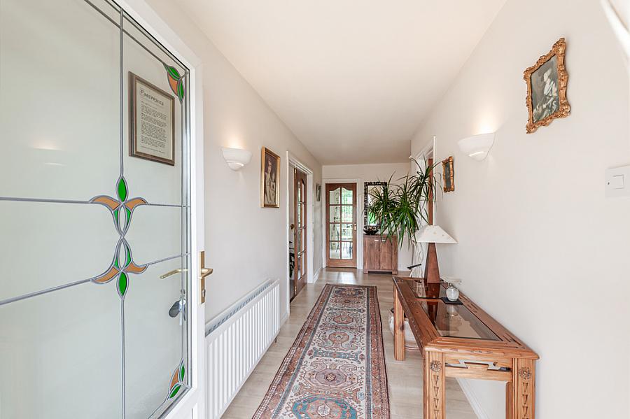 2 Moorfield Gardens