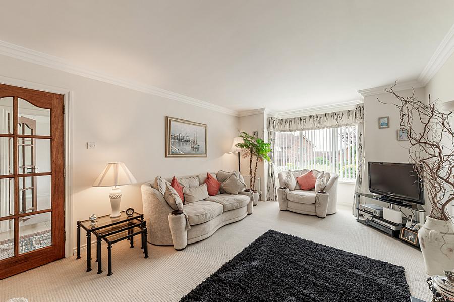 2 Moorfield Gardens