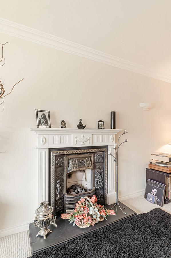 2 Moorfield Gardens