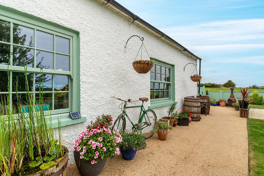 Hollytree Cottage, 10 Deer Park Road