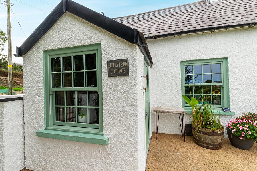 Hollytree Cottage, 10 Deer Park Road