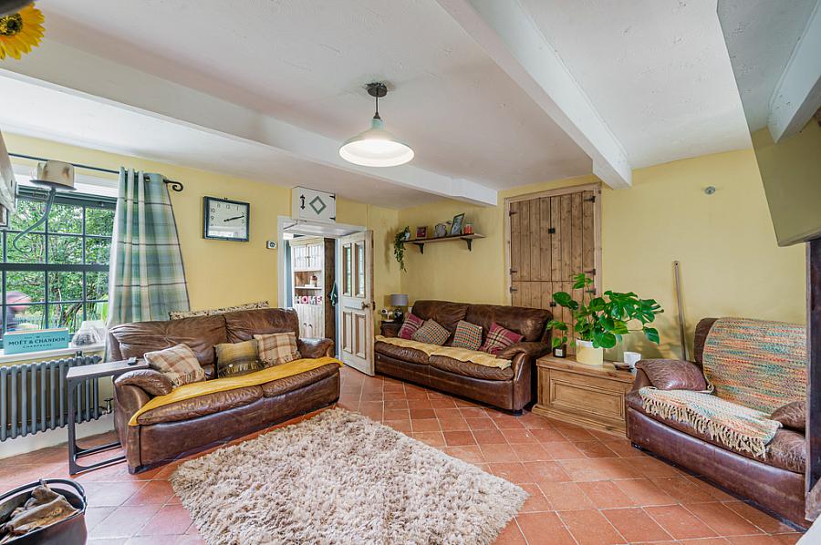 Hollytree Cottage, 10 Deer Park Road