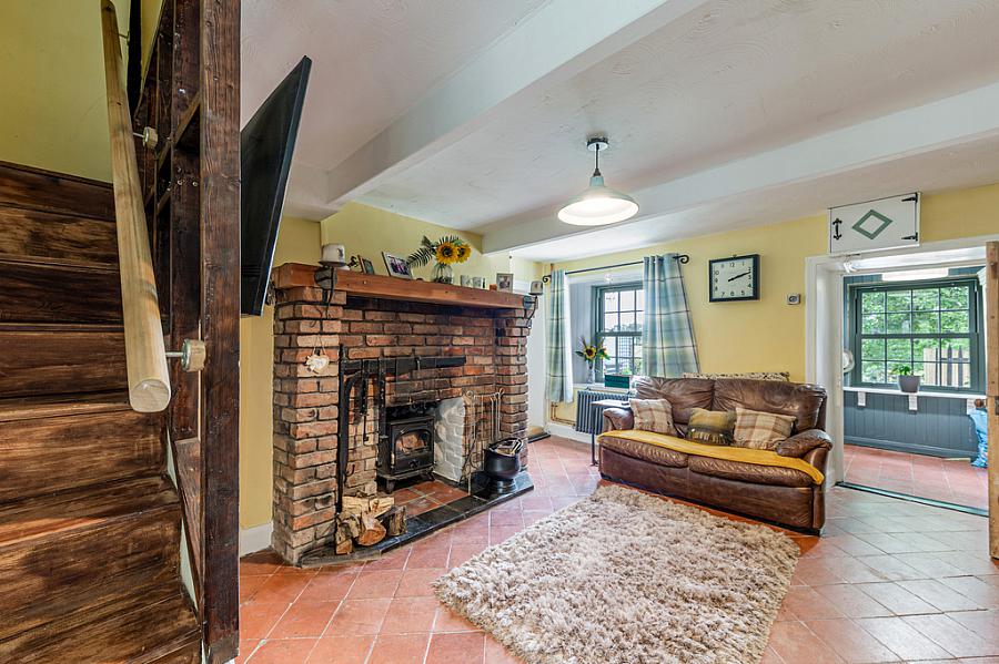 Hollytree Cottage, 10 Deer Park Road