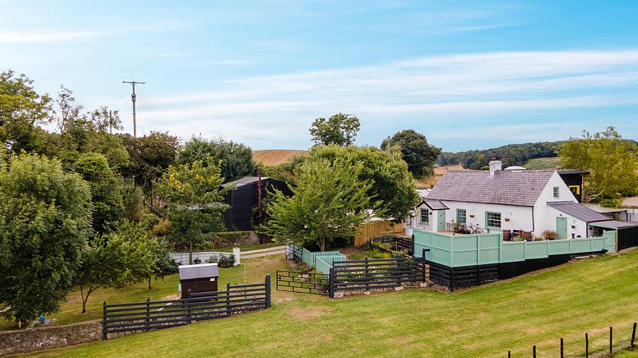 Hollytree Cottage, 10 Deer Park Road