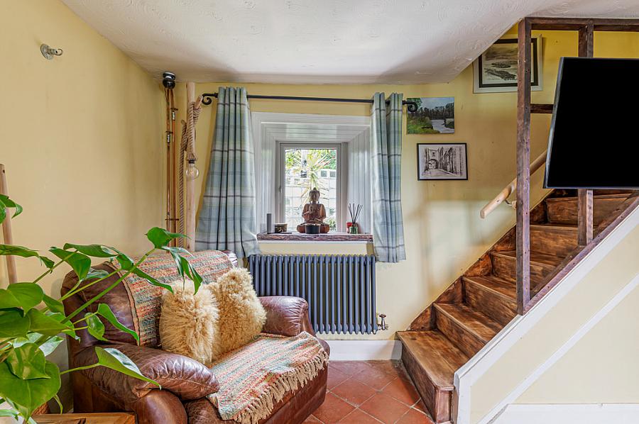 Hollytree Cottage, 10 Deer Park Road