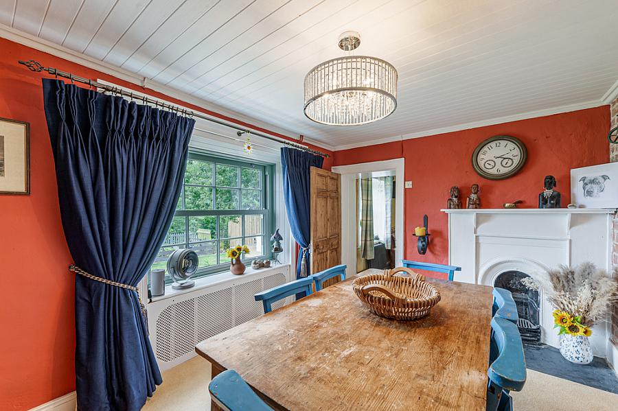 Hollytree Cottage, 10 Deer Park Road