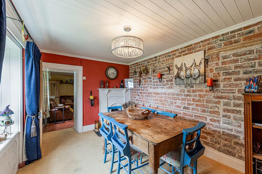 Hollytree Cottage, 10 Deer Park Road