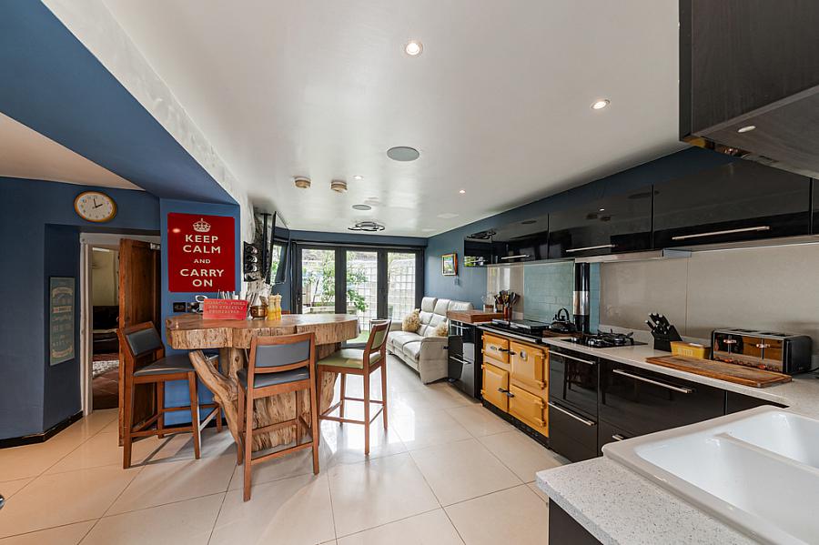 Hollytree Cottage, 10 Deer Park Road