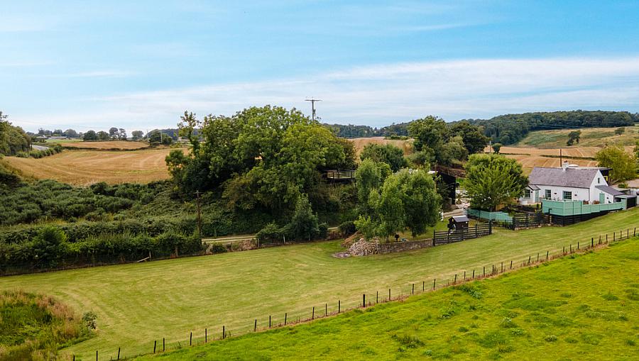 Hollytree Cottage, 10 Deer Park Road