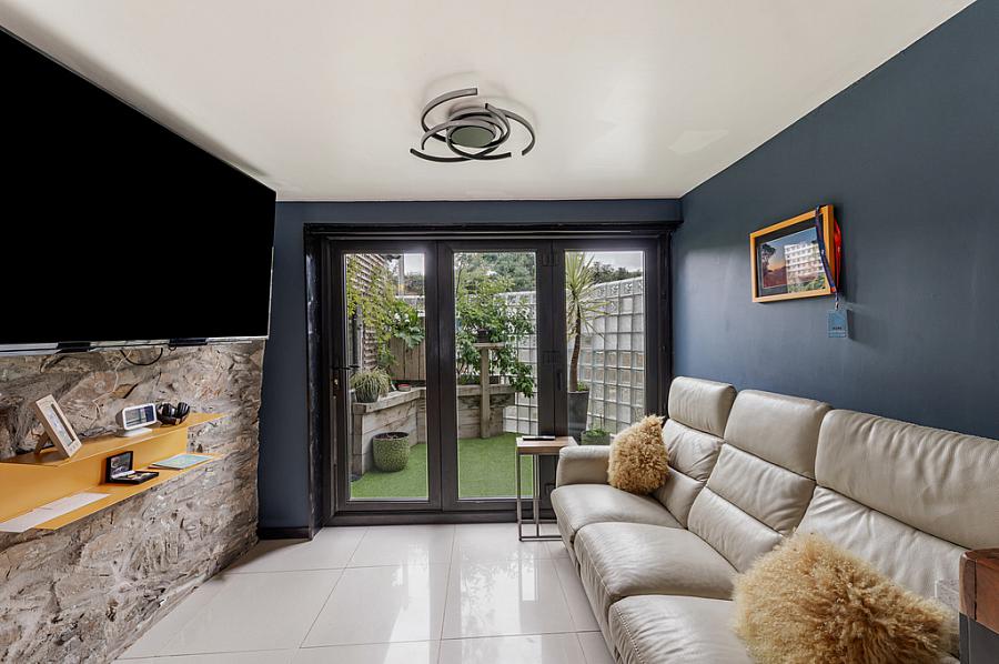 Hollytree Cottage, 10 Deer Park Road
