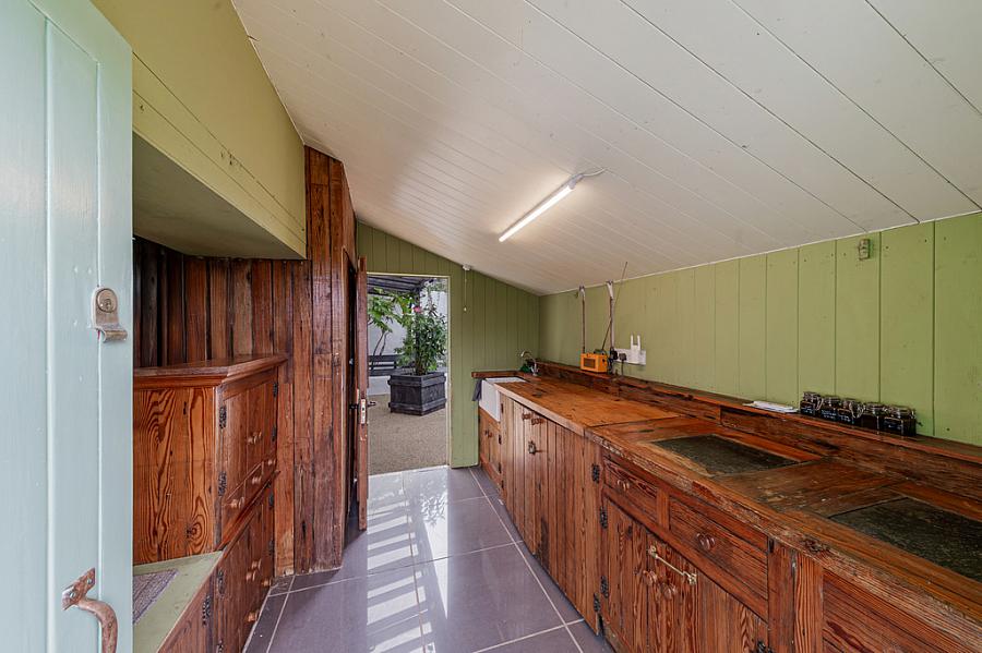Hollytree Cottage, 10 Deer Park Road