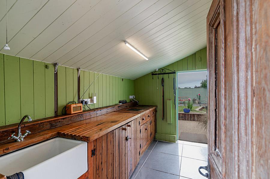 Hollytree Cottage, 10 Deer Park Road