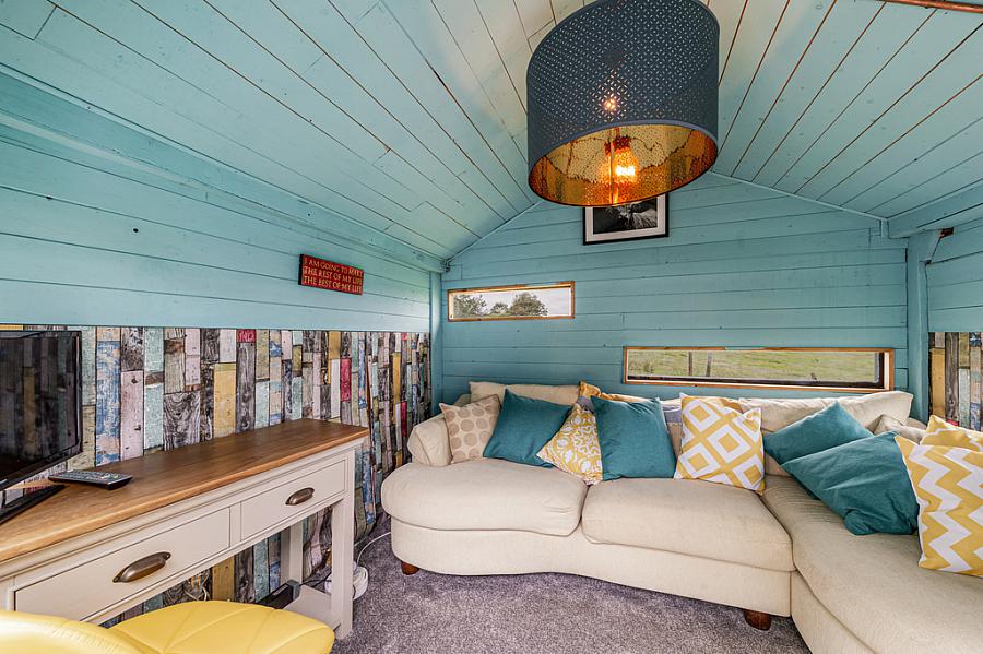Hollytree Cottage, 10 Deer Park Road