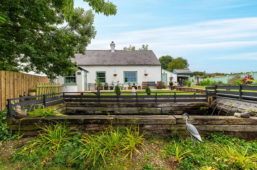 Hollytree Cottage, 10 Deer Park Road Hollytree Cottage, 10 Deer Park Road