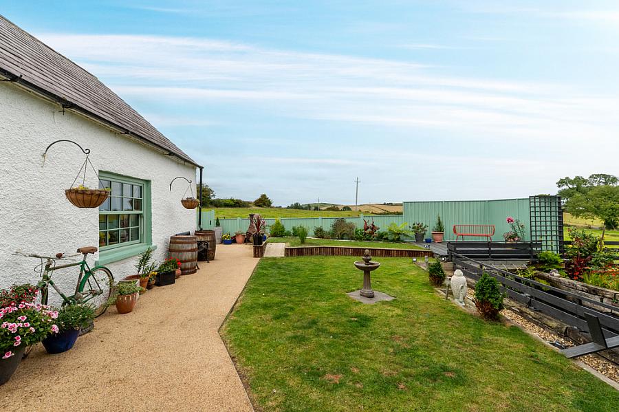 Hollytree Cottage, 10 Deer Park Road