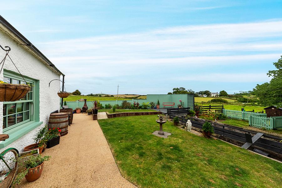Hollytree Cottage, 10 Deer Park Road