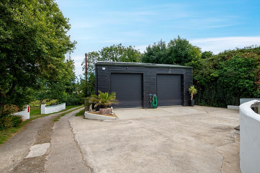 Hollytree Cottage, 10 Deer Park Road