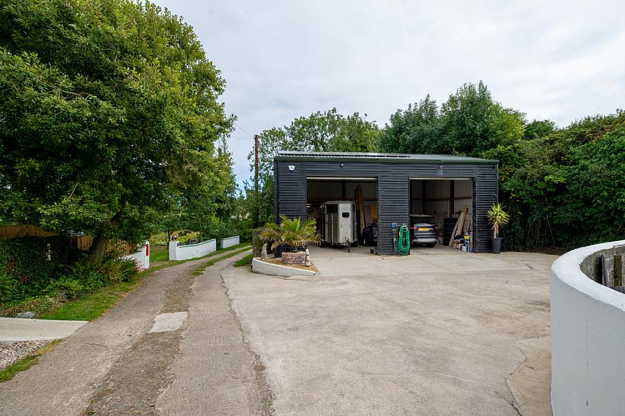 Hollytree Cottage, 10 Deer Park Road