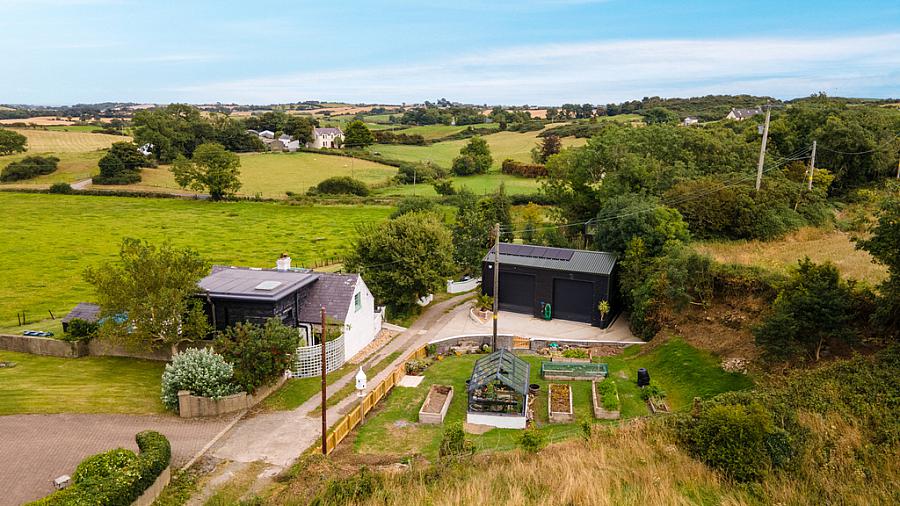 Hollytree Cottage, 10 Deer Park Road