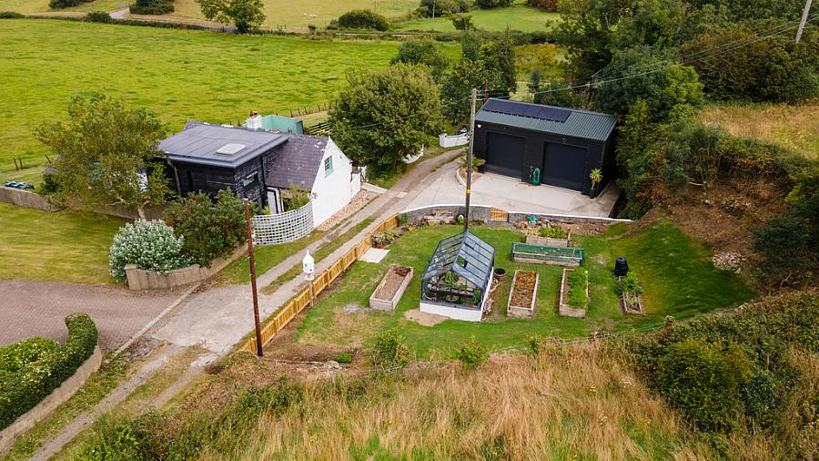 Hollytree Cottage, 10 Deer Park Road