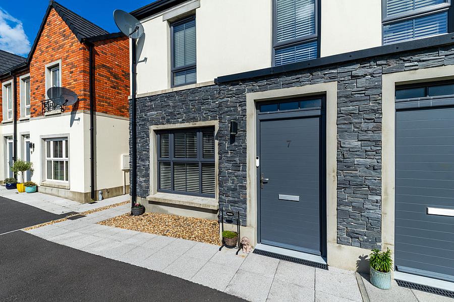 7 Rocklyn Mews