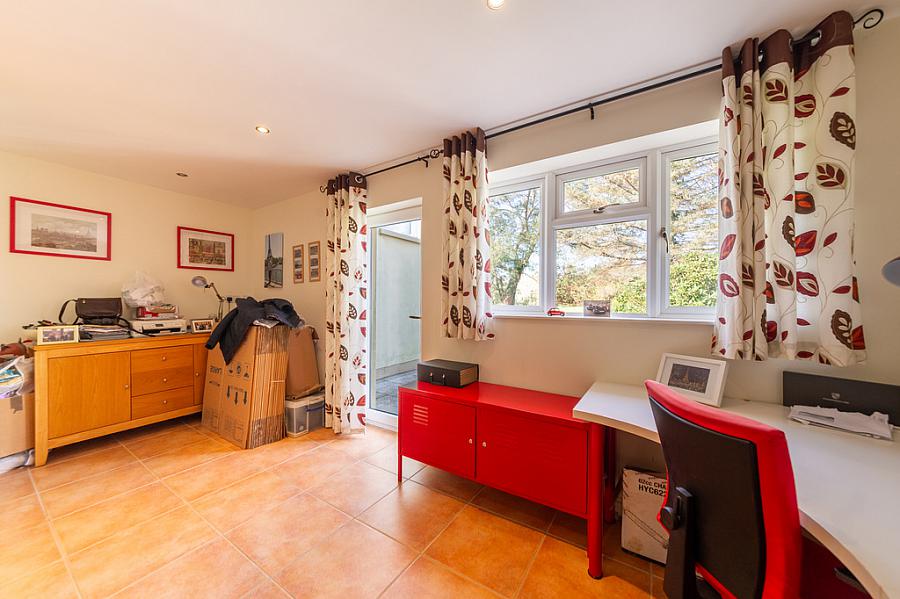 24 Crossgar Road East