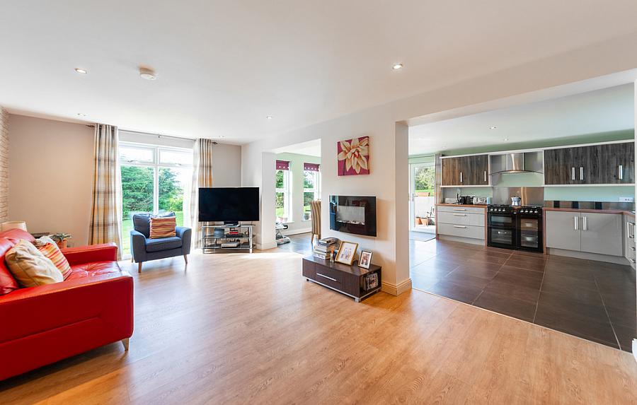 24 Crossgar Road East