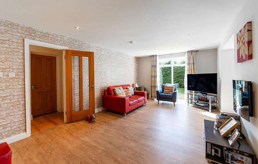 24 Crossgar Road East